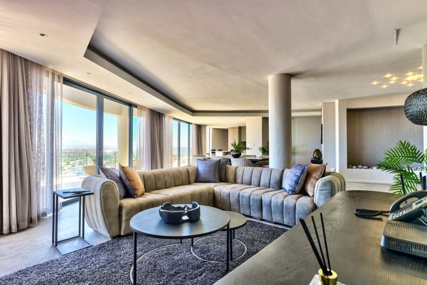 4 Bedroom Property for Sale in Bloubergrant Western Cape